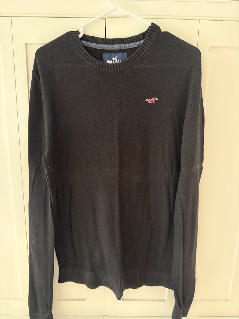 TWO (2) Hollister Men’s Black & Tan Crewneck Sweaters. Size Medium.
